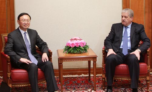 China y Argelia se comprometen a impulsar conjuntamente relaciones bilaterales