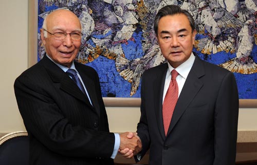 Canciller chino pide ampliar cooperación integral con Pakistán
