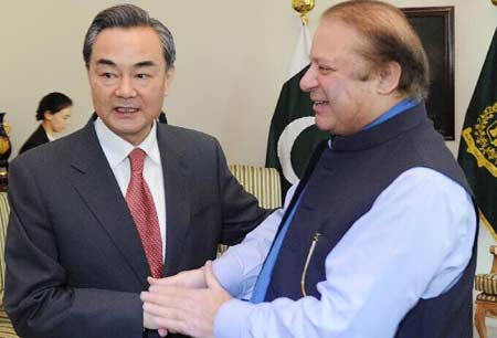 Pakistán y China prometen acelerar trabajo en corredor económico