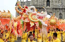Danza del dragón para celebrar el Año de la Oveja en Macao