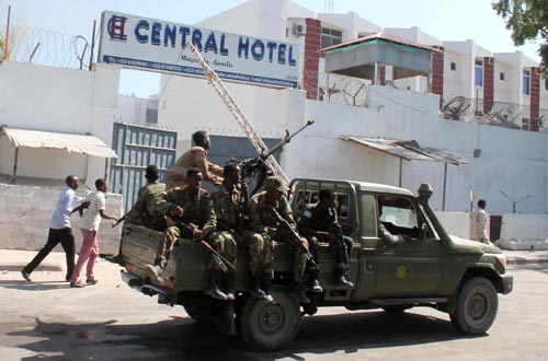 Sube a 28 número de muertos en ataque contra hotel somalí
