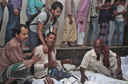 Asciende a 65 número de muertos en accidente de ferry en Bangladés