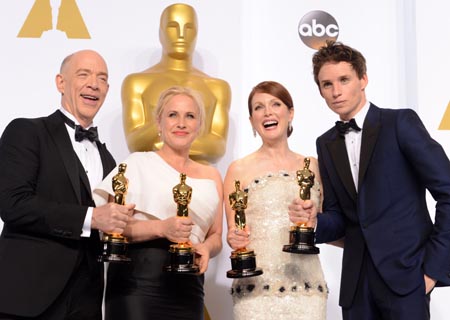 Eddie Redmayne y Julianne Moore ganan Oscar al mejor actor y la mejor actriz