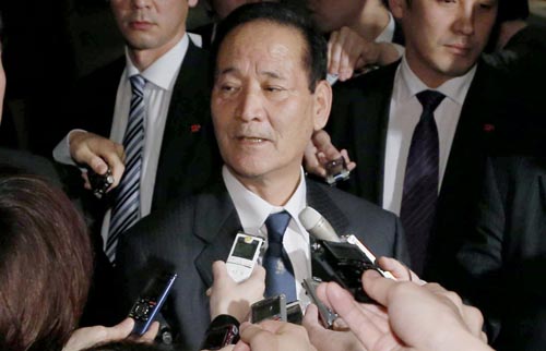 Dimite ministro de Agricultura japonés por recibir fondos políticos ilegales