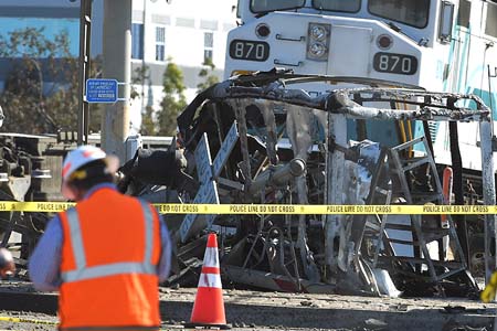Suman 30 heridos por descarrilamiento de tren de Metrolink en California