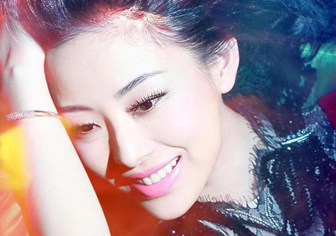 "Reina de Bola 9" Pan Xiaoting cumple 33 años