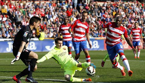 Fútbol: Barcelona gana 3-1 al Granada sin dificultades