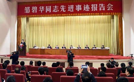 Líderes chinos elogian a juez modelo