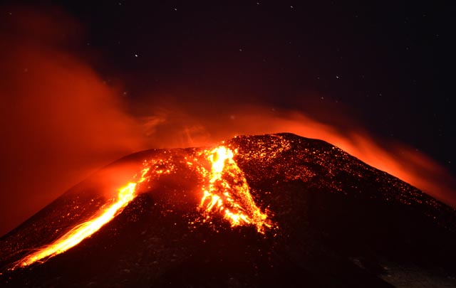 Chile declara alerta roja por erupción del volcán Villarrica