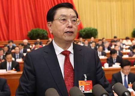 Máximo legislador de China promete tapar lagunas en elección de diputados