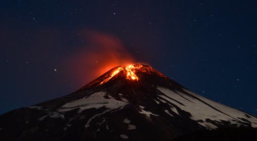 Mantienen alerta roja en volcán Villarrica en Chile
