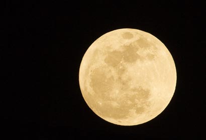 Luna en la noche de Fiesta de Faroles