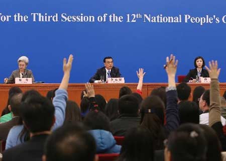 Primer ministro chino promete allanar camino para emprendedores