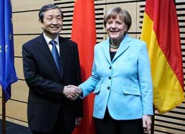 Viceprimer ministro chino discute cooperación bilateral con ministro alemán