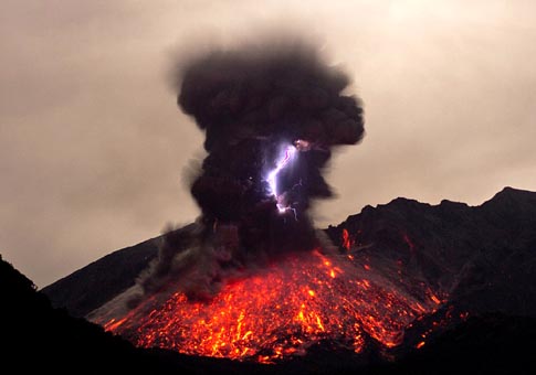 Erupción de volcán en Japón