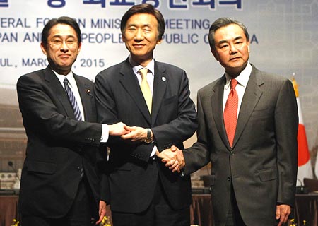 Canciller de China pide promover cooperación entre China, República de Corea y Japón