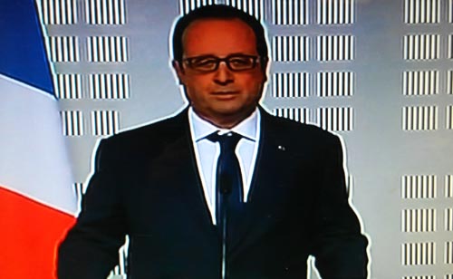 Hollande dice que podría no haber supervivientes en el avión estrellado