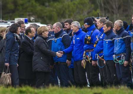 Hollande, Merkel y Rajoy se reunirán con familiares de víctimas de avión