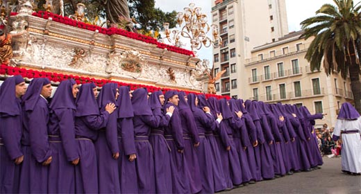Celebraciones sagradas en ciudad española de Málaga