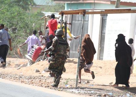 Termina operación de gobierno keniano en universidad tomada por militantes