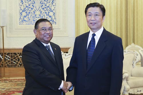 China y Myanmar discuten bombardeo lanzado por avión caza birmano