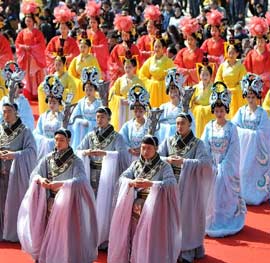Se celebra la ceremonia en honor al Emperador Amarillo en Shaanxi