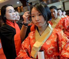 Se celebra ceremonia de la edad adulta de las chicas en Xi'an