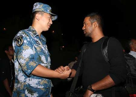 Llegan a Yibuti 83 evacuados de Yemen a bordo de buque de guerra chino