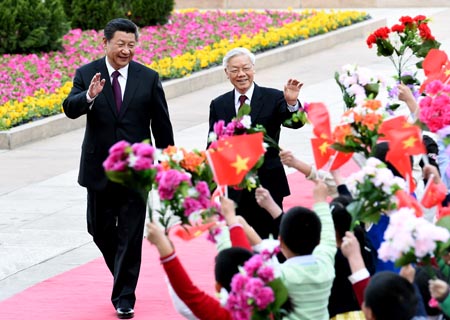 China y Vietnam prometen amistad y asociación más estrechas