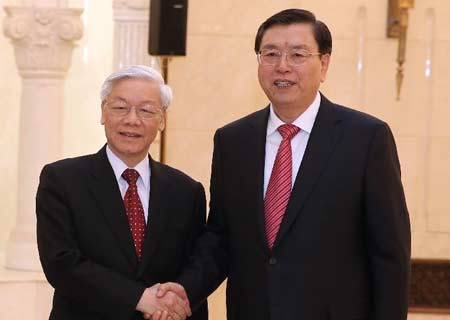 Máximo legislador chino conversa con líder vietnamita