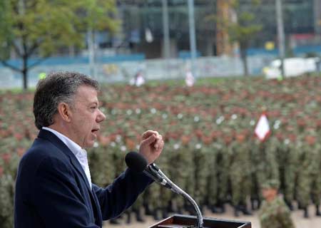 Presidente Santos prórroga suspensión de bombardeos contra las FARC