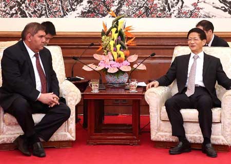 China promete cooperación pragmática con Bielorrusia y Uzbekistán