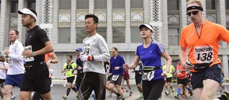 Extranjeros participan en maratón de Pyongyang