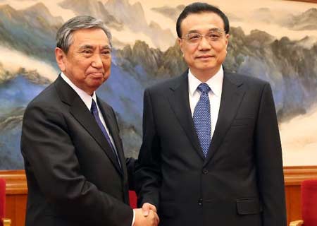 Enfoque de China: PM chino insta a Japón a aprovechar oportunidad para mejorar relaciones
