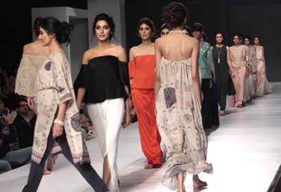 Semana de la moda en Pakistán: Creaciones de Zonia Anwar