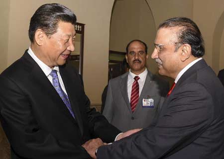 Presidente chino promete mejorar intercambios entre PCCh y partidos de Pakistán
