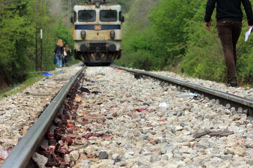 Accidente de tren deja al menos 14 inmigrantes muertos en Macedonia