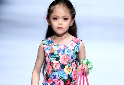 Semana de la moda en Qingdao: Vestidos infantiles de 3 diseñadores