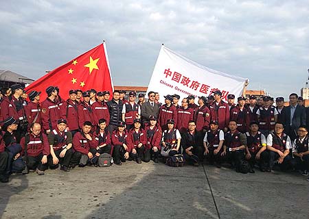Equipo médico de China llega a Nepal en misión humanitaria tras terremoto