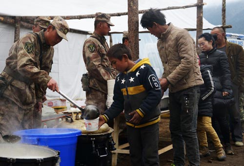Ascienden en Tíbet cifras a 25 muertos y 117 heridos por terremoto del sábado