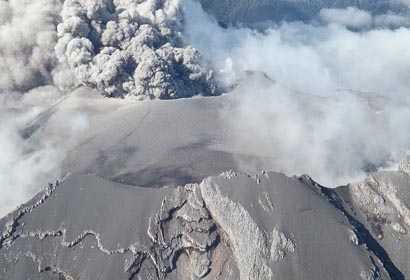 Nuevas imágenes aéreas del volcán Calbuco