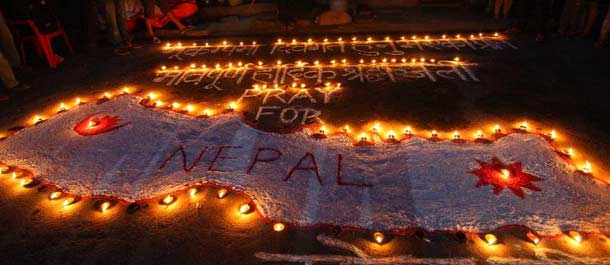 Recuerda a víctimas de Nepal