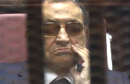 Tres años de cárcel para Mubarak y sus dos hijos por corrupción