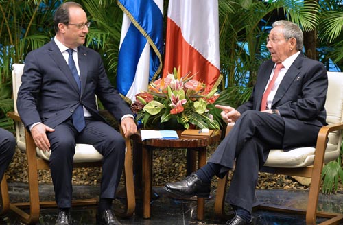 Presidente francés conversa con Fidel Castro en La Habana