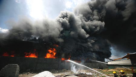 Incendio en fábrica deja 31 muertos en capital filipina