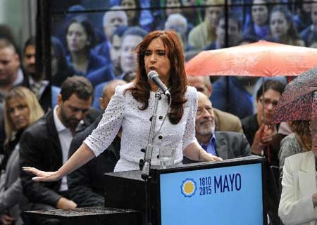 Presidenta argentina pide compromiso ciudadano con derechos humanos