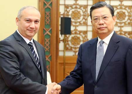 Alto funcionario de PCCh se reúne con delegación de Uzbekistán