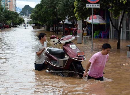 Tormentas de lluvia dejan un millón de damnificados en sur de China