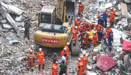 Recuperados 5 cadáveres en edificio derrumbado en suroeste de China