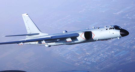 Fuerza aérea china realiza maniobras en Pacífico occidental